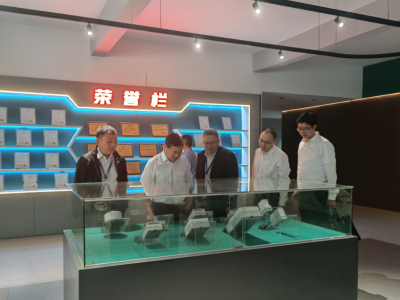 杨金平副市长携数字经济创新提质“一号发展工程”调研组 莅临恒业电子调研指导